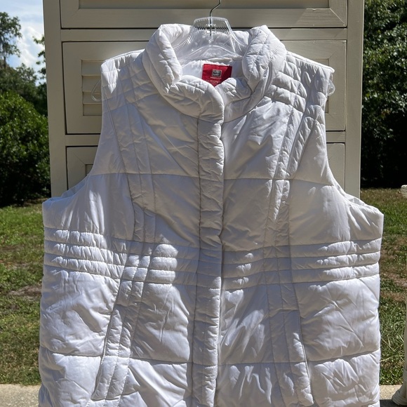 Faded Glory Quilted Vest – White Zip-Up Lightweight Puffer - Picture 1 of 3